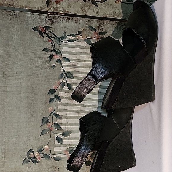 Women's GUC Black Wedge Sandals size 8 M - Picture 2 of 7